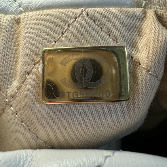 CHANEL SMALL 22 HANDBAG - Picture 12 of 15